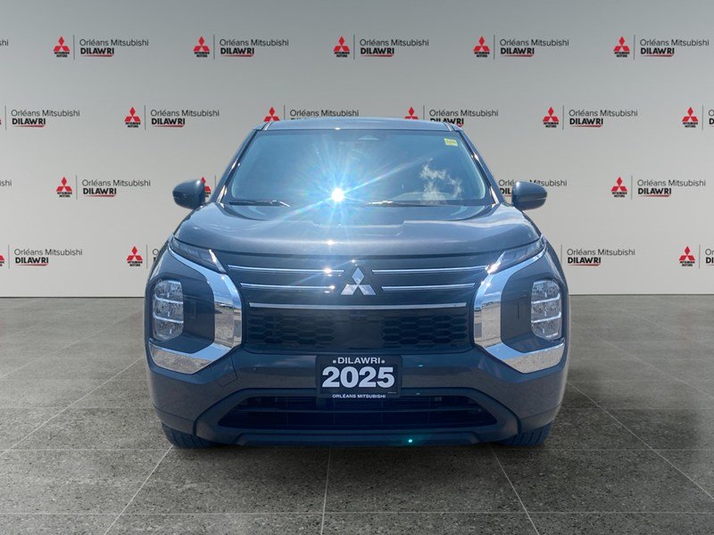 2025 Mitsubishi Outlander ES S-AWC