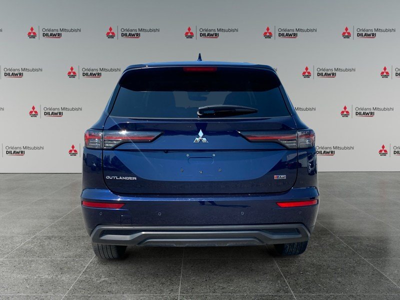 2025 Mitsubishi Outlander ES S-AWC