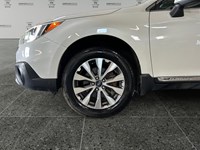 2017 Subaru Outback 2.5i Touring w/Tech | Ultra Low KM’s