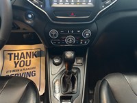 2022 Jeep Cherokee Altitude 4x4 V6 | Ultra Low KM's