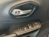 2022 Jeep Cherokee Altitude 4x4 V6 | Ultra Low KM's