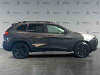 2022 Jeep Cherokee Altitude 4x4 V6 | Ultra Low KM's