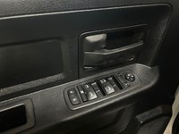 2021 RAM 1500 Classic Express 4x4 Crew Cab | Hemi V8 | Low KM's