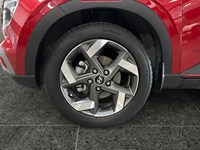 2022 Hyundai Venue Essential IVT w/Two-Tone | Ultra Low KM's