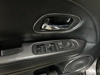 2017 Honda HR-V AWD EX-L w/Navi | Ultra Low KM's