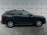 2021 Toyota RAV4 LE AWD | Ultra Low KM's