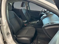 2017 Ford Focus SE | Low KM's