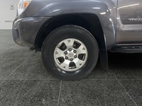2015 Toyota Tacoma 4WD Access Cab V6 Auto | Ultra Low KM's