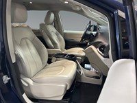 2018 Chrysler Pacifica Hybrid Touring-L | Ultra Low KM's