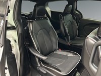 2024 Chrysler Pacifica Hybrid Premium S Appearance