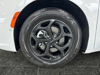 2024 Chrysler Pacifica Hybrid Premium S Appearance