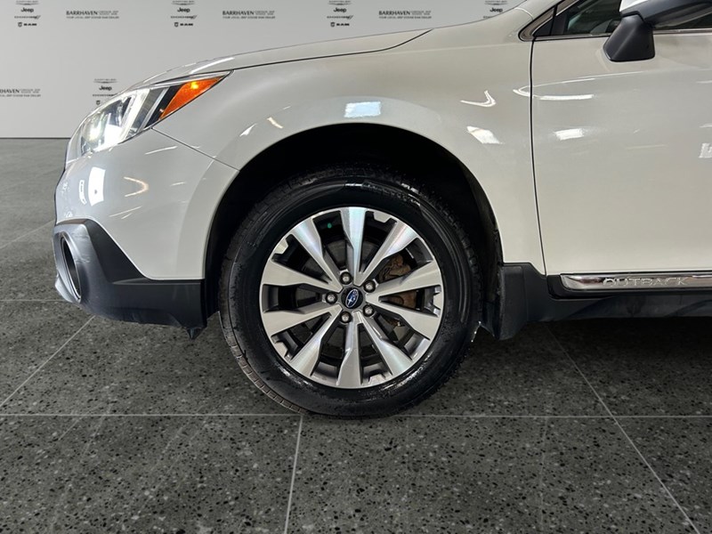 2017 Subaru Outback 2.5i Touring w/Tech | Ultra Low KM’s