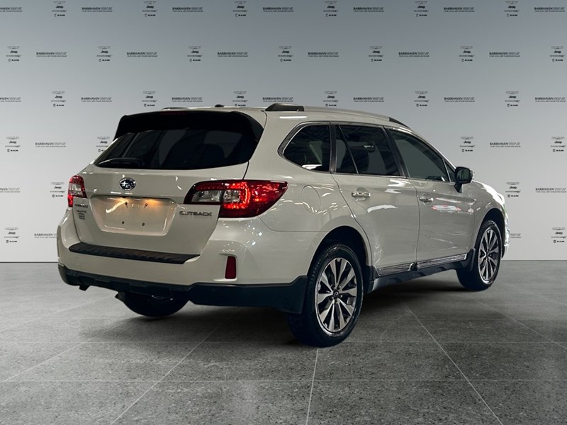 2017 Subaru Outback 2.5i Touring w/Tech | Ultra Low KM’s