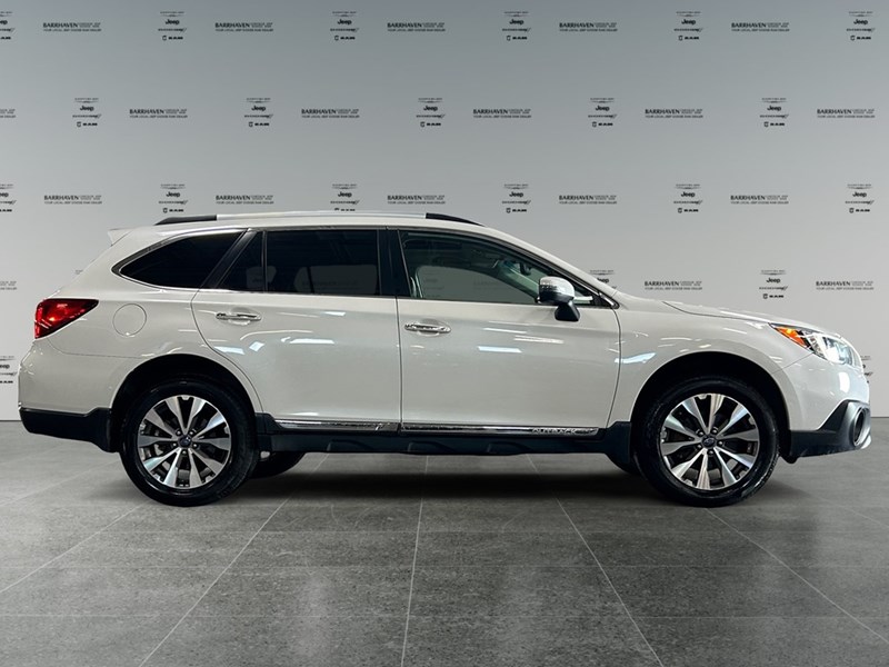 2017 Subaru Outback 2.5i Touring w/Tech | Ultra Low KM’s