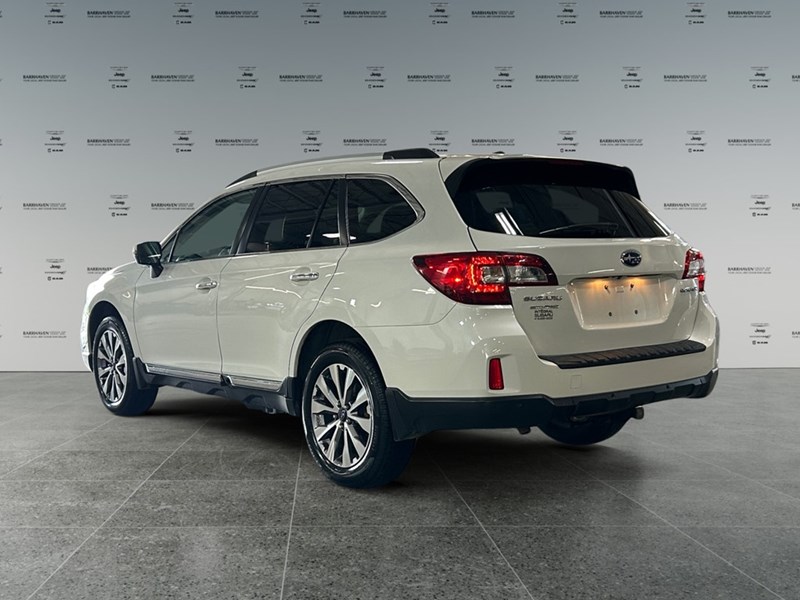 2017 Subaru Outback 2.5i Touring w/Tech | Ultra Low KM’s