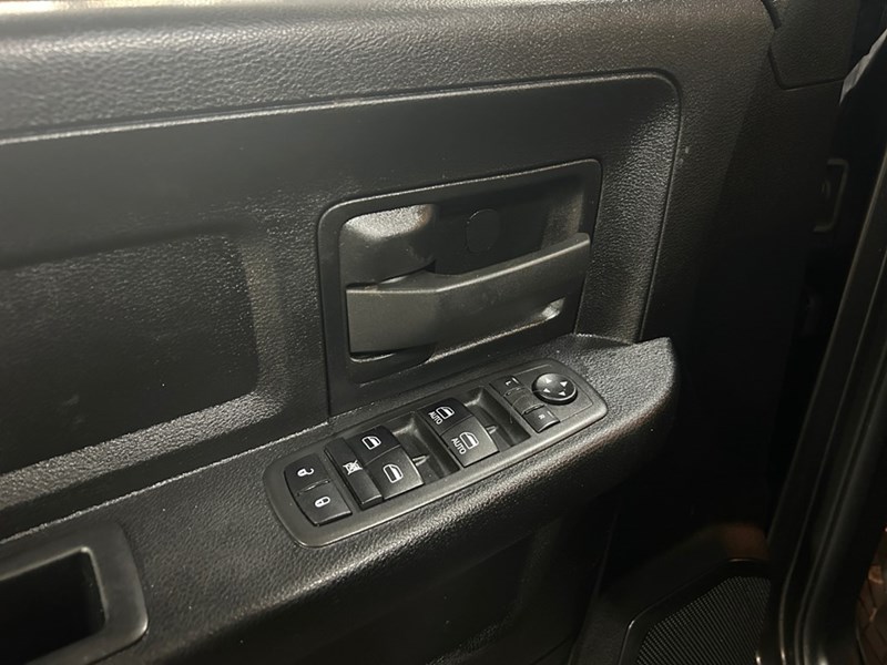 2021 RAM 1500 Classic Express 4x4 Crew Cab |Local Trade