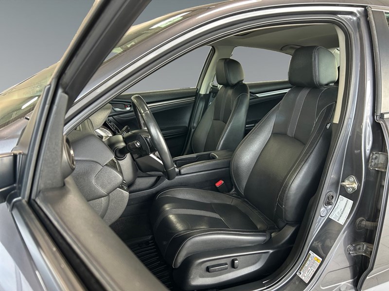 2020 Honda Civic Touring | Low KM's