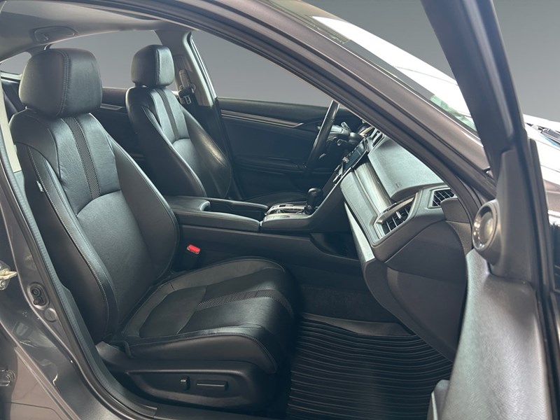 2020 Honda Civic Touring | Low KM's