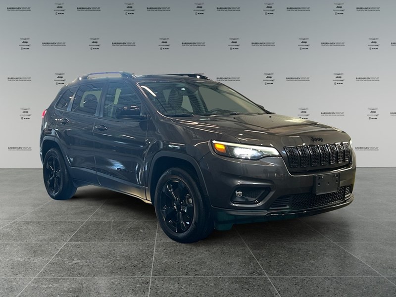 2022 Jeep Cherokee Altitude 4x4 V6 | Ultra Low KM's