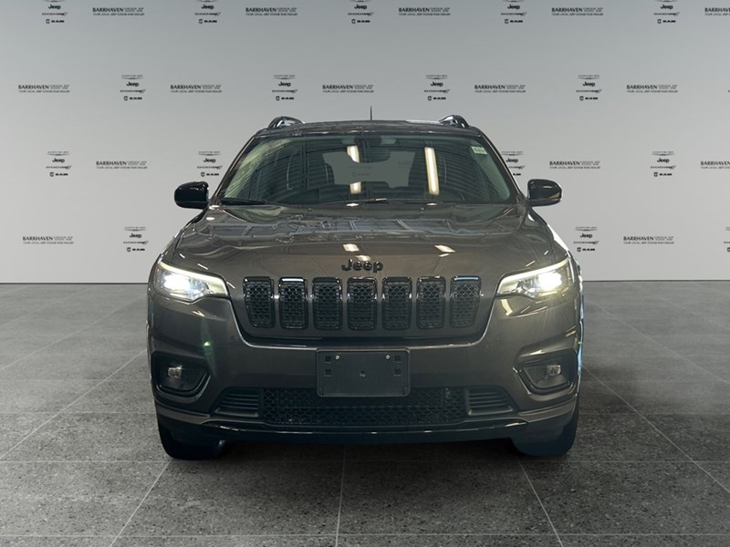 2022 Jeep Cherokee Altitude 4x4 V6 | Ultra Low KM's