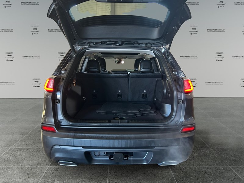 2022 Jeep Cherokee Altitude 4x4 V6 | Ultra Low KM's