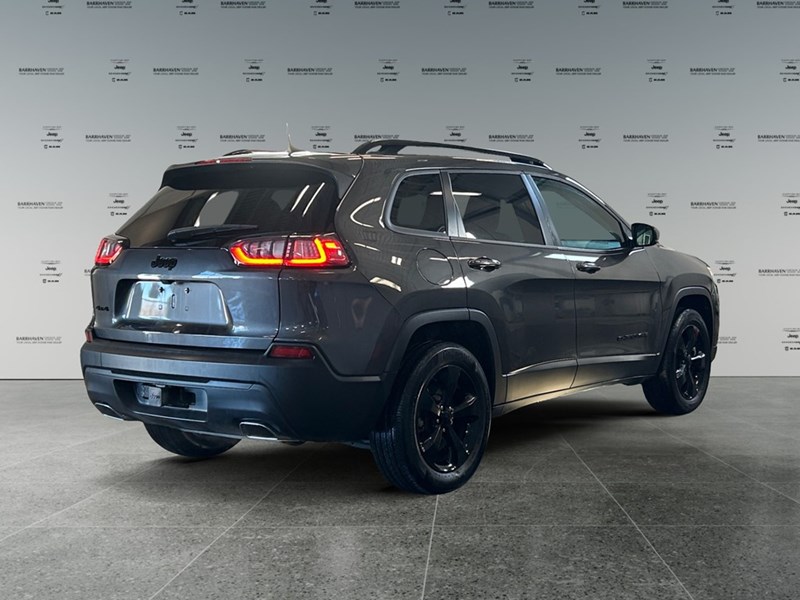 2022 Jeep Cherokee Altitude 4x4 V6 | Ultra Low KM's