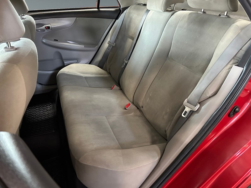 2013 Toyota Corolla 4dr Sdn Auto CE