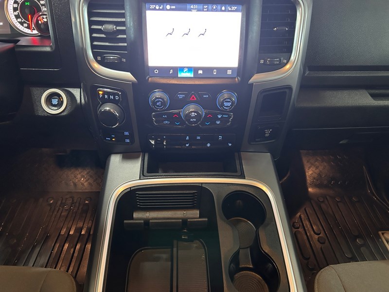 2023 RAM 1500 Classic SLT 4x4 Crew Cab | Black Appearance | Low KM's