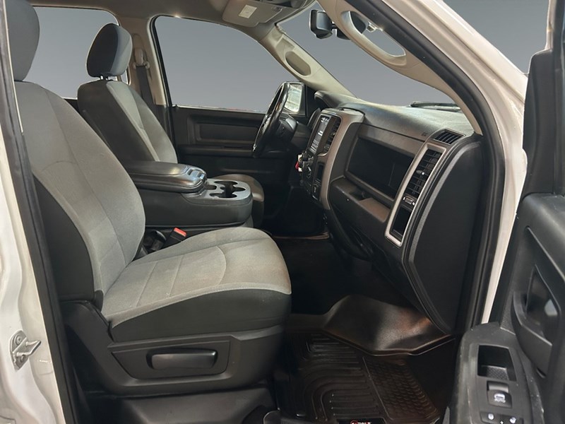 2021 RAM 1500 Classic Express 4x4 Crew Cab | Hemi V8 | Low KM's