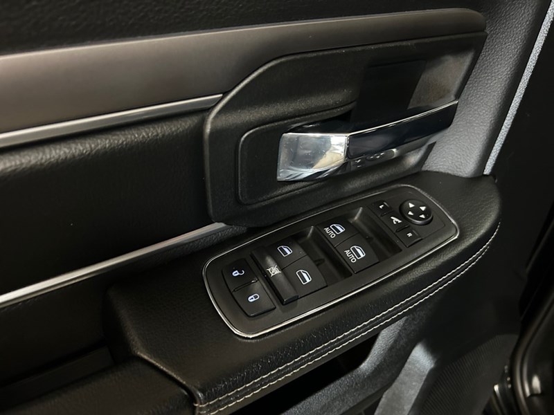 2022 RAM 1500 Classic Warlock 4x4 Crew V8 | Low KM’s