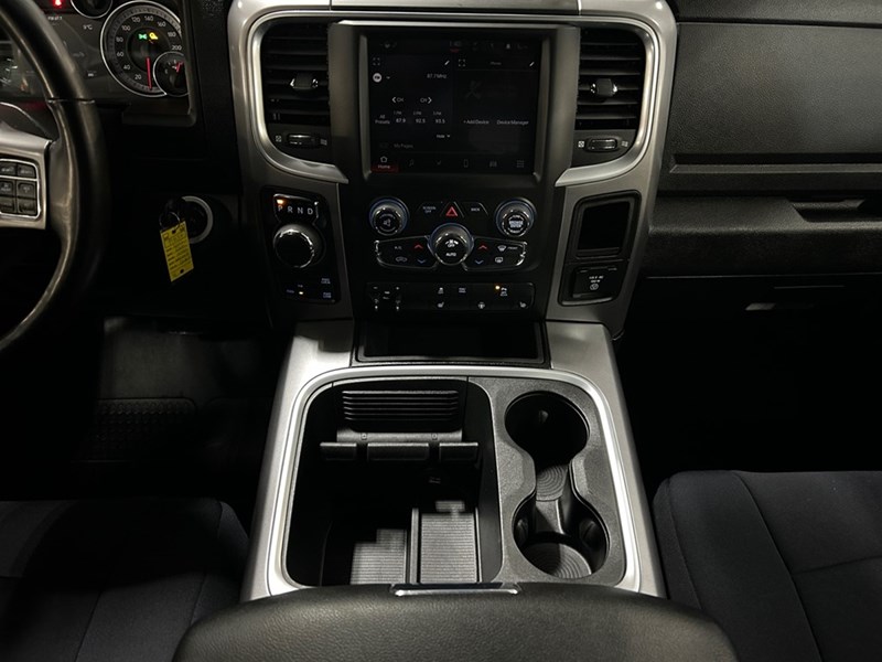 2022 RAM 1500 Classic Warlock 4x4 Crew V8 | Low KM’s