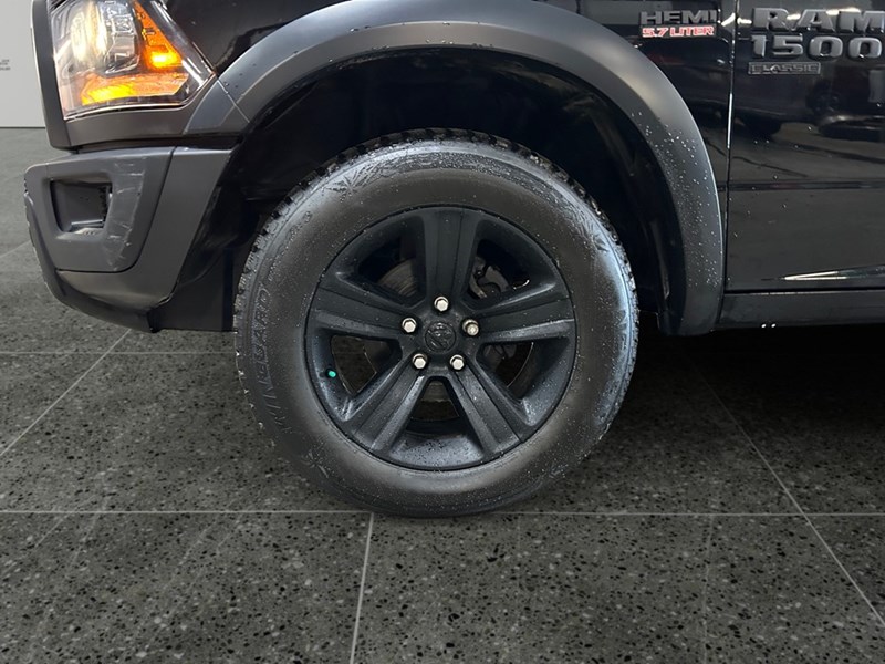 2022 RAM 1500 Classic Warlock 4x4 Crew V8 | Low KM’s