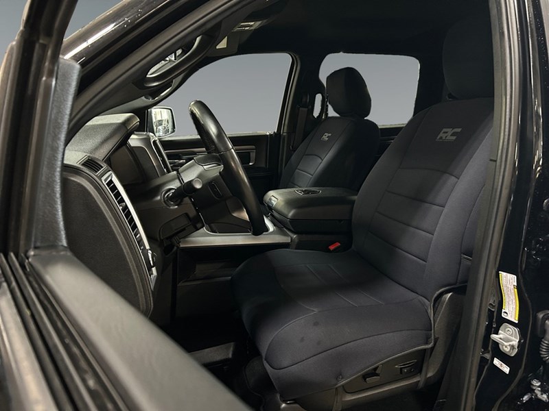 2022 RAM 1500 Classic Warlock 4x4 Crew V8 | Low KM’s