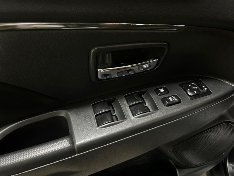 2021 Mitsubishi RVR SE AWC | Low KM's