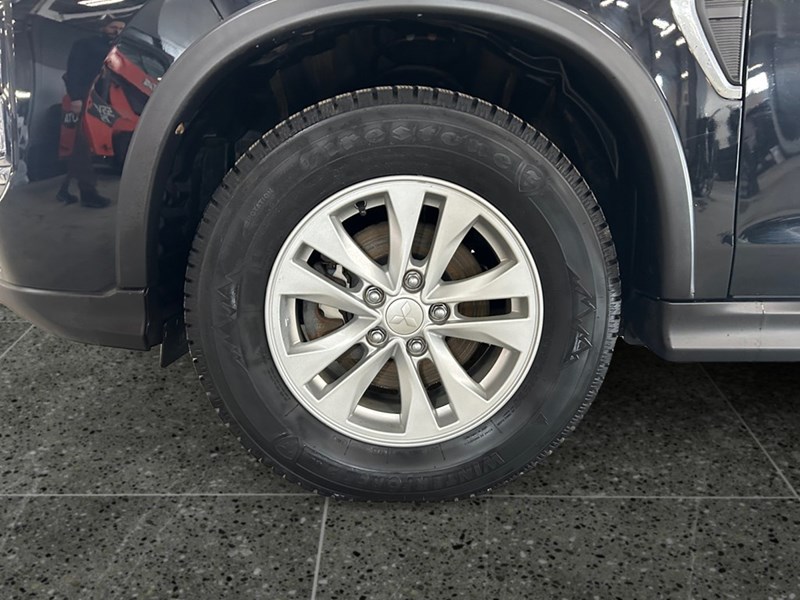 2021 Mitsubishi RVR SE AWC | Low KM's