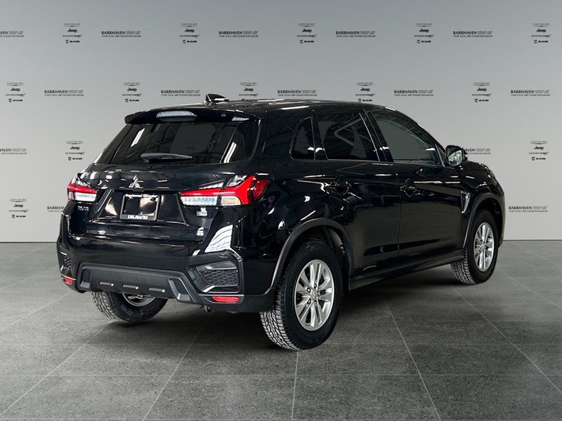 2021 Mitsubishi RVR SE AWC | Low KM's