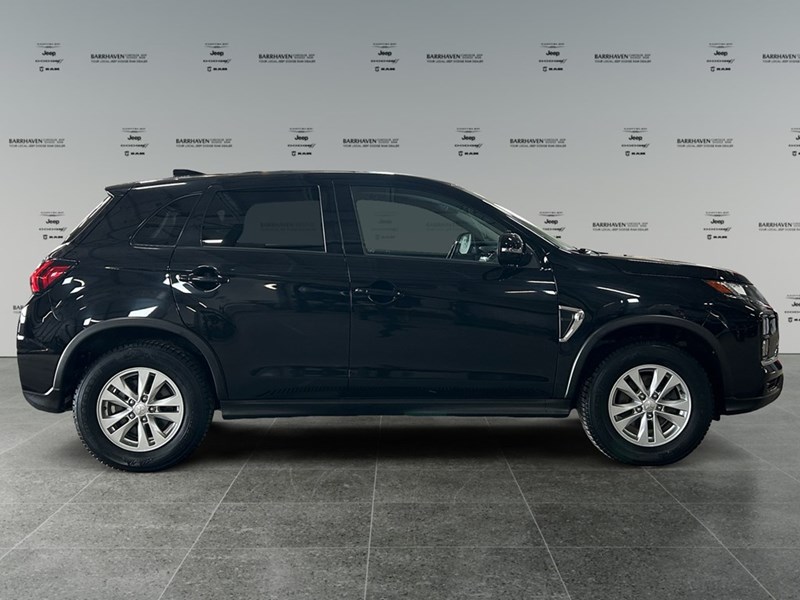 2021 Mitsubishi RVR SE AWC | Low KM's