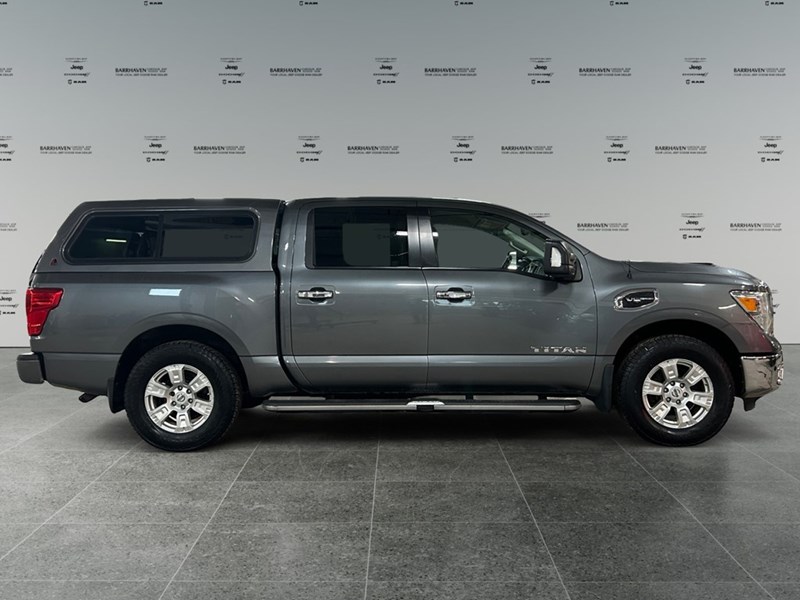 2017 Nissan Titan 4WD Crew Cab SV