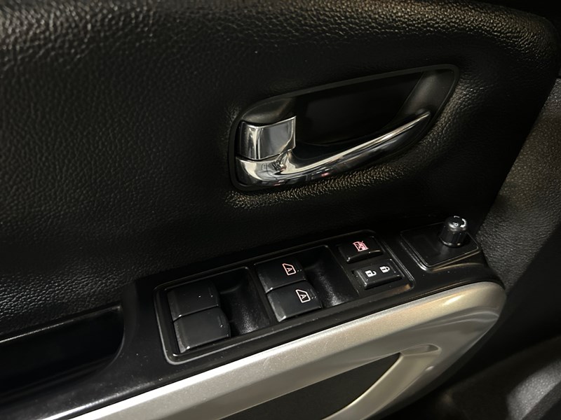 2017 Nissan Titan 4WD Crew Cab SV