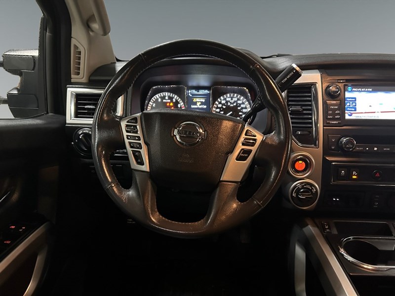 2017 Nissan Titan 4WD Crew Cab SV