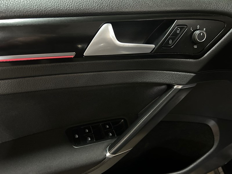 2017 Volkswagen Golf GTI Autobahn | 6-Speed | Ultra Low KM's