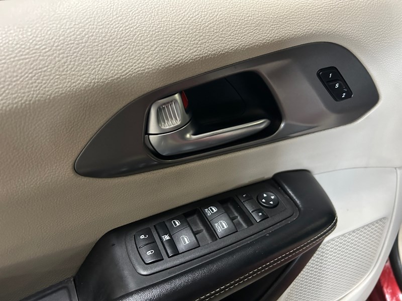 2022 Chrysler Pacifica Hybrid Touring L | Local Trade IN