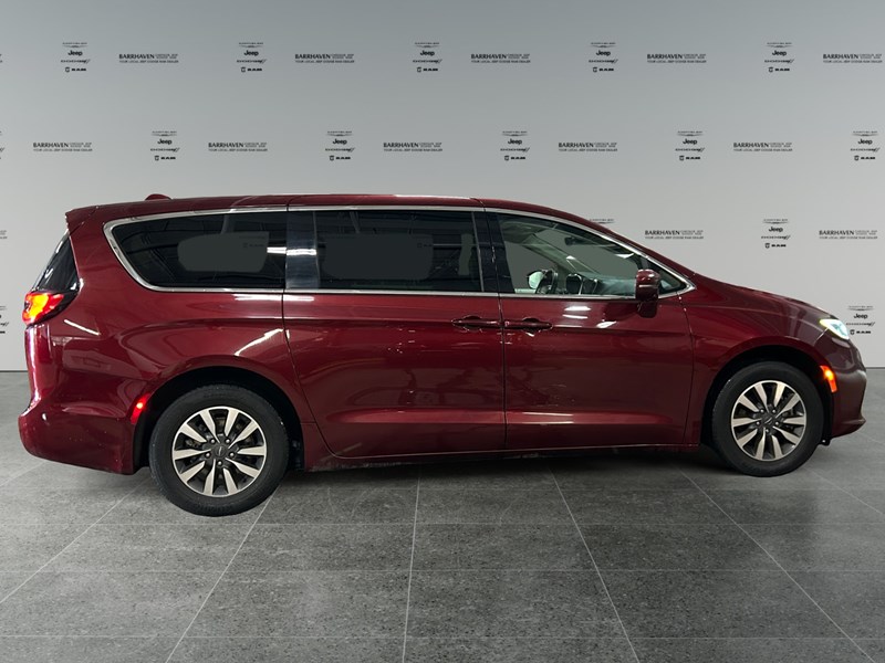 2022 Chrysler Pacifica Hybrid Touring L | Local Trade IN