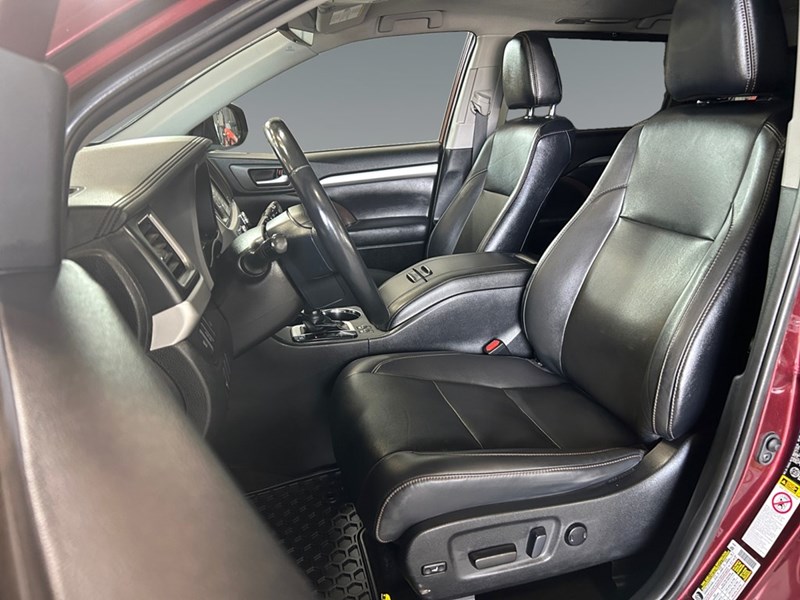 2019 Toyota Highlander AWD XLE | 8-PASS