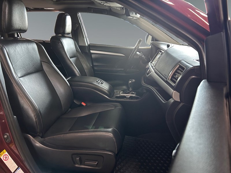 2019 Toyota Highlander AWD XLE | 8-PASS