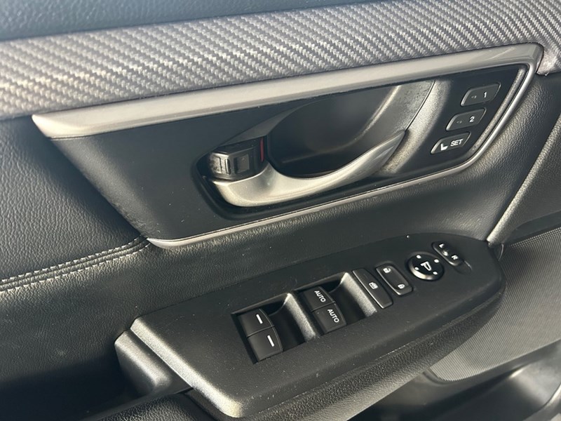 2017 Honda CR-V AWD Touring | Ultra Low KM's