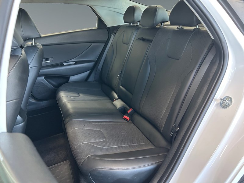2021 Hyundai Elantra Ultimate IVT | Low KM's
