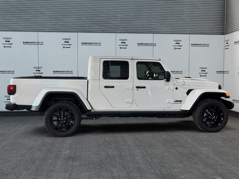 2026 Jeep Gladiator NightHawk 4x4
