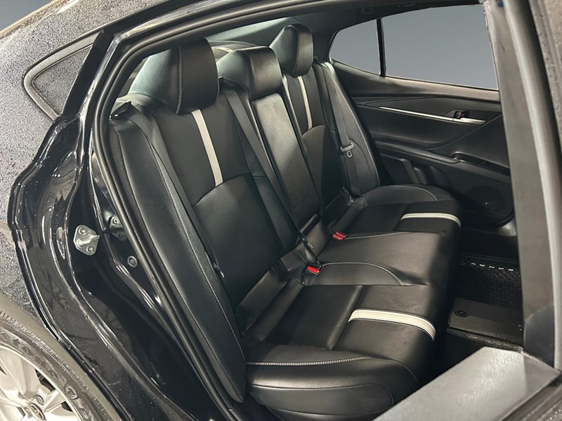 2025 Toyota Camry SE Hybrid | Like NEW