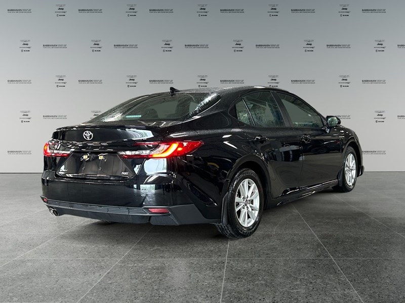 2025 Toyota Camry SE Hybrid | Like NEW
